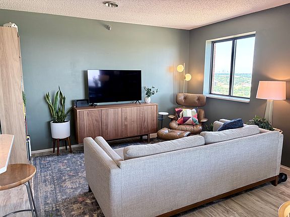 4th image of 78 10th St E Unit 3009