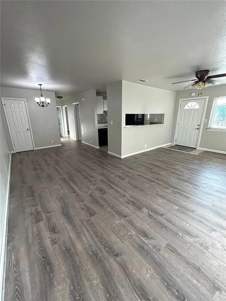 2 bed, 1.0 bath, 991 sqft, $1,500 — Photo 2