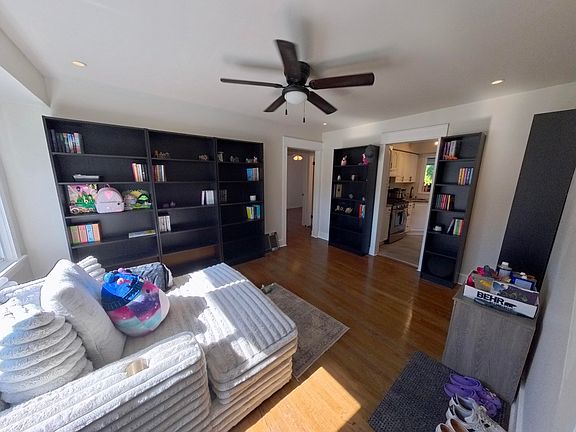4th image of 23147 Melville Ave