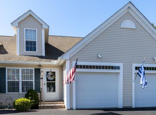 29 Pleasant St, Windham, NH 03087