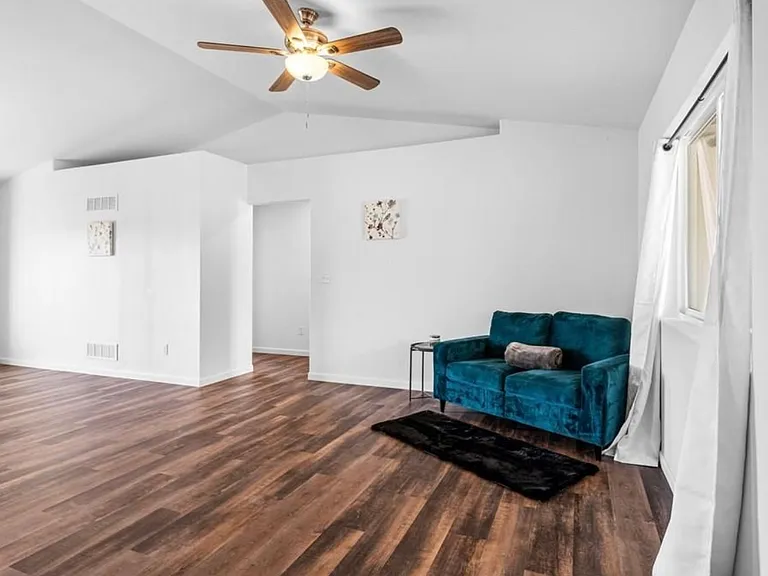 489 S Laporte Dr — Photo 4
