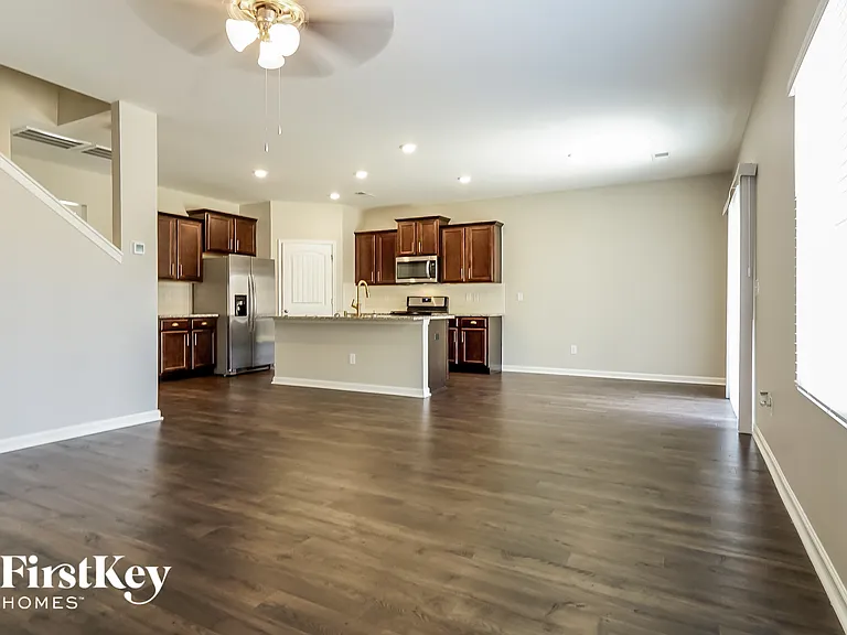 229 Park View Cir — Photo 3