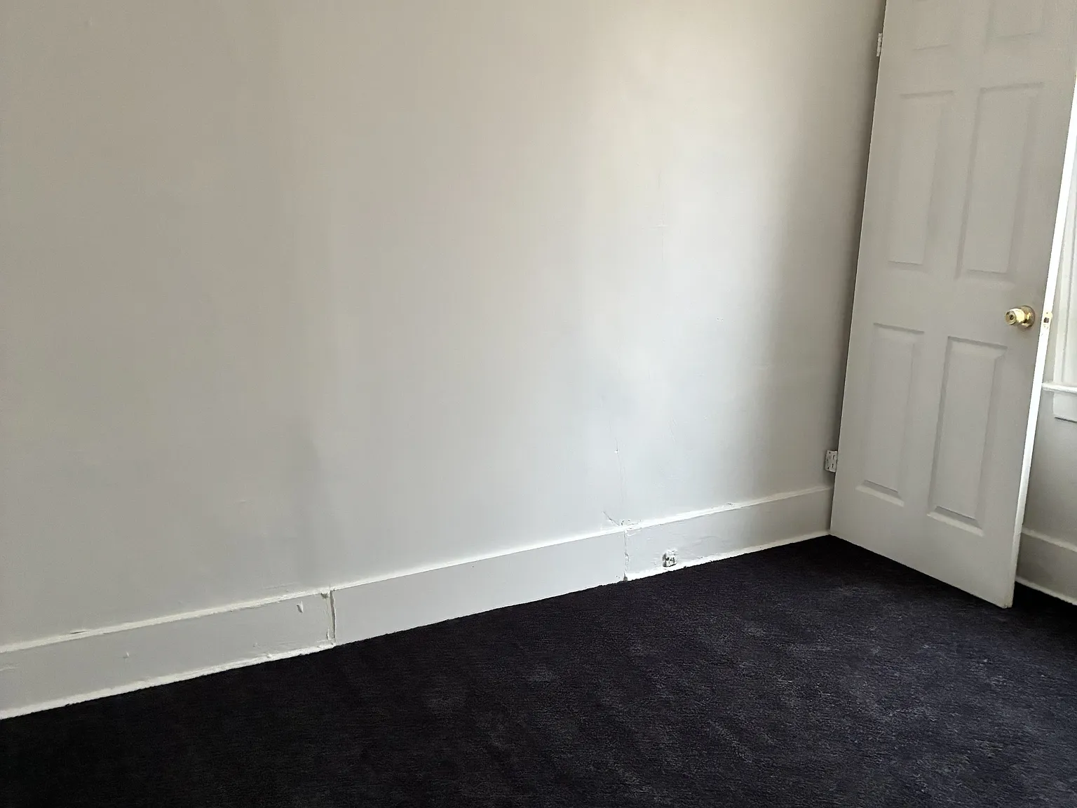 5 bed, 2026 sqft, $1,300 — Photo 2