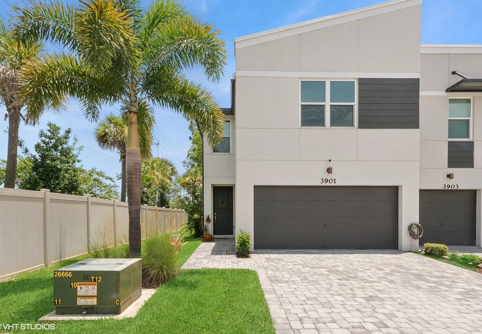 3 bed, 2.5 bath, 1804 sqft, $2,995 — Photo 2