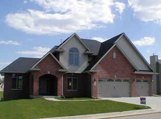 6104 Amber Ridge Dr, Dubuque, IA 52002