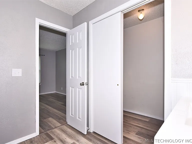 1339 E 138th Pl — Photo 16