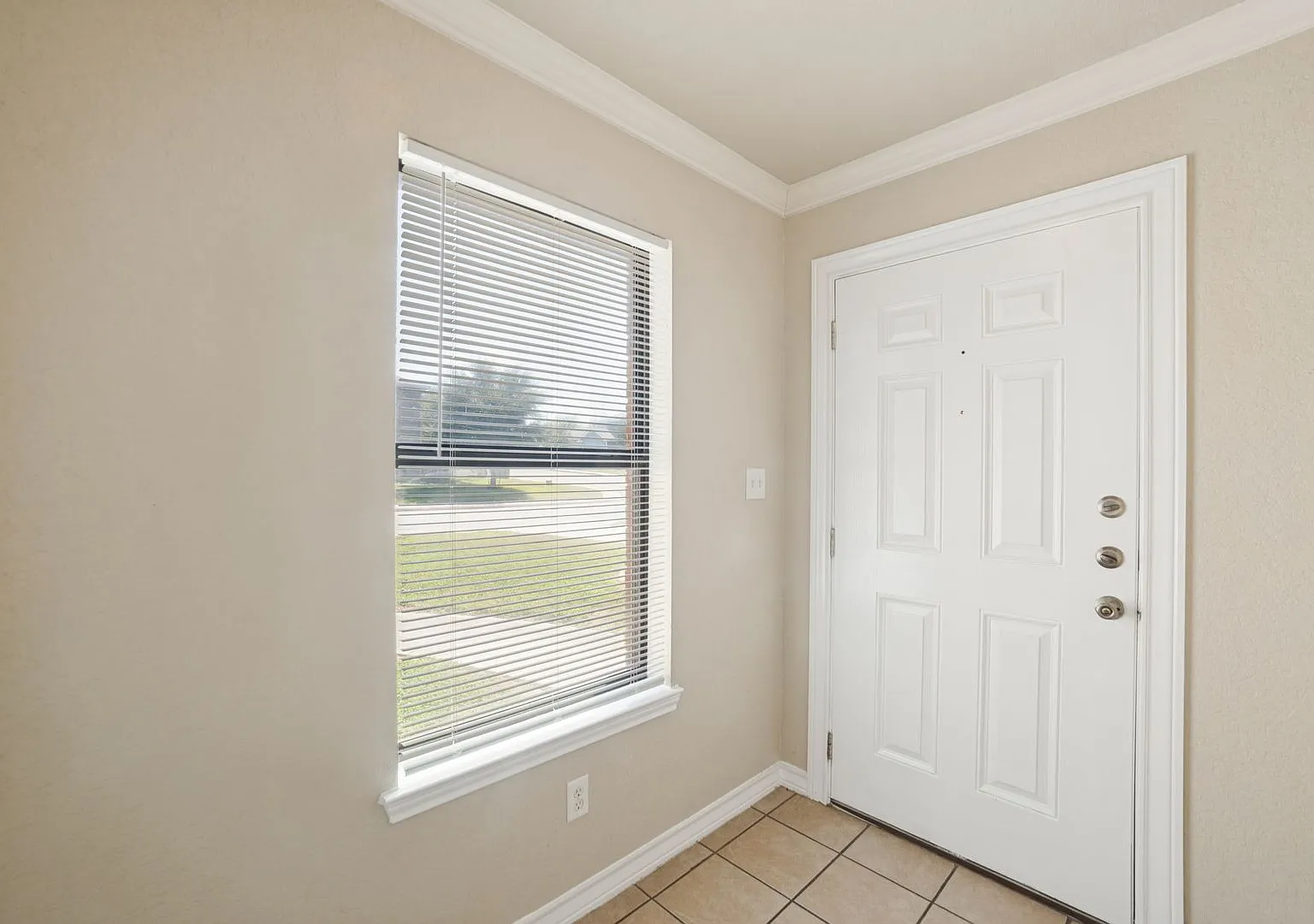 3-Bedroom Duplex In Dove Meadow — Photo 4