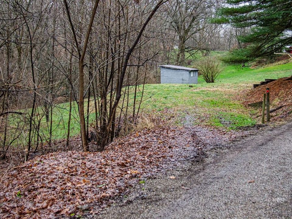 2nd image of 11815 Peach Ridge Rd