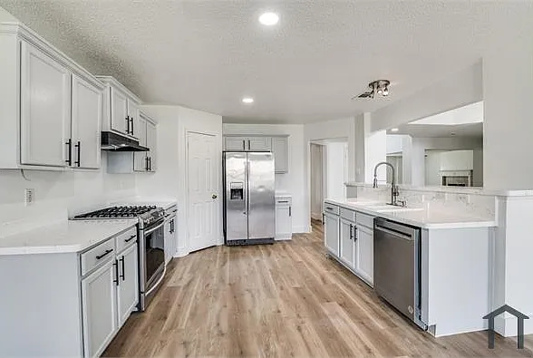 6 bed, 3850 sqft, $4,500 — Photo 4