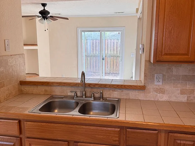 1476 Tenbury Dr — Photo 8