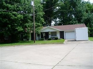 3232 W Camelot Ct, Springfield, MO 65807