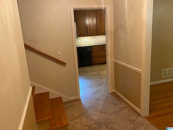 4th image of 850 Sherman Oaks Dr