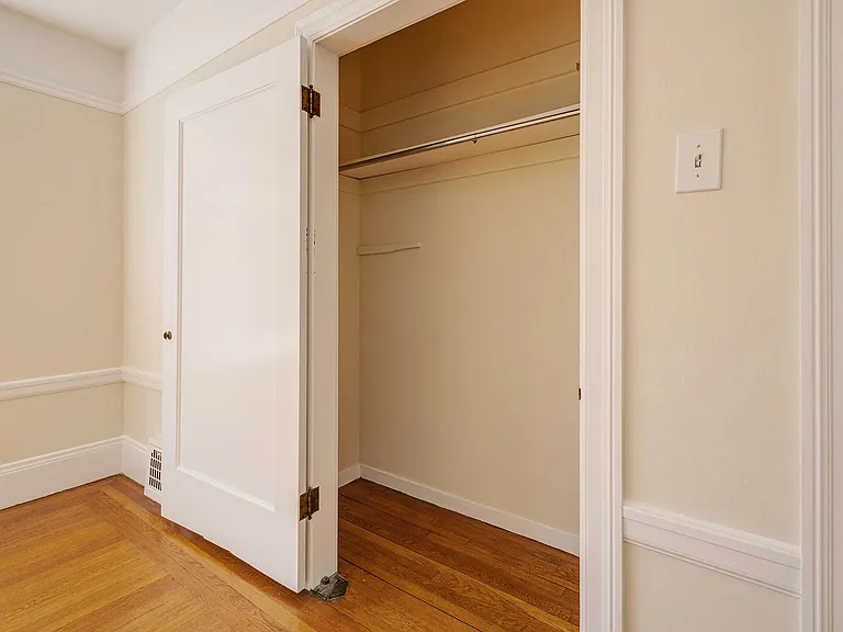 1586 Chestnut St — Photo 3