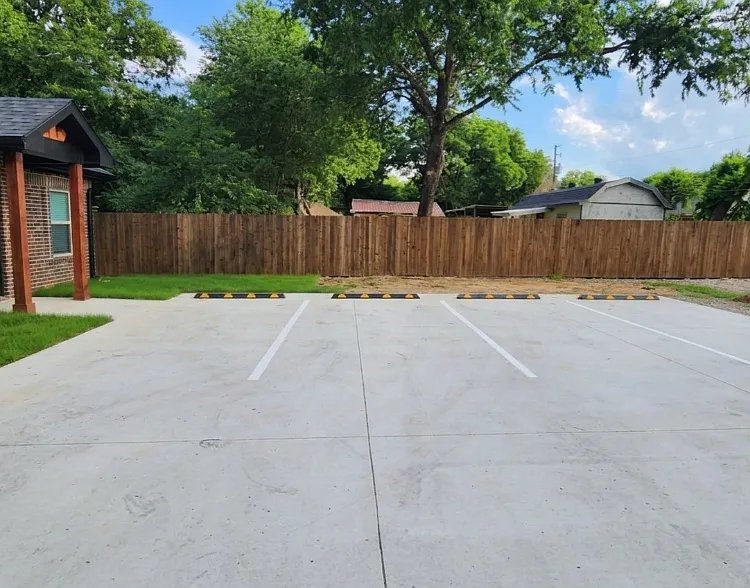 3 bed, 1299 sqft, $1,910 — Photo 2