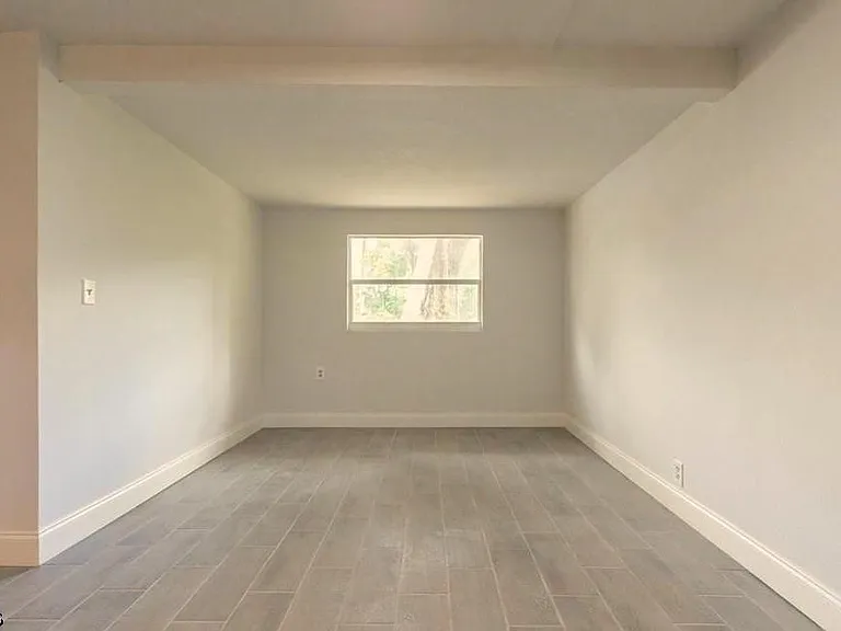 215 Delray Ave — Photo 5