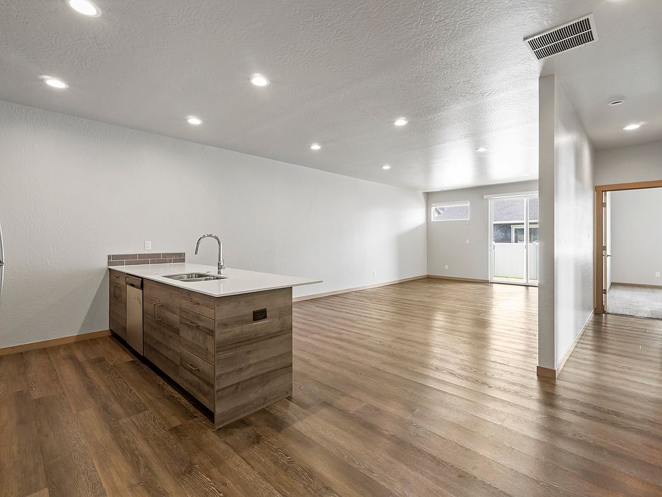 1366 Sq Ft Livingroom