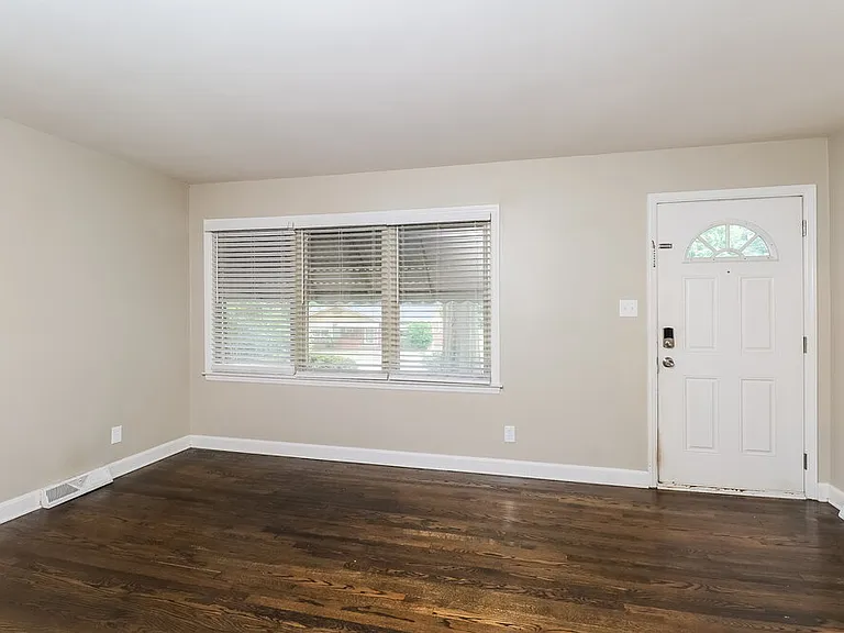 3924 Broadview Dr — Photo 5