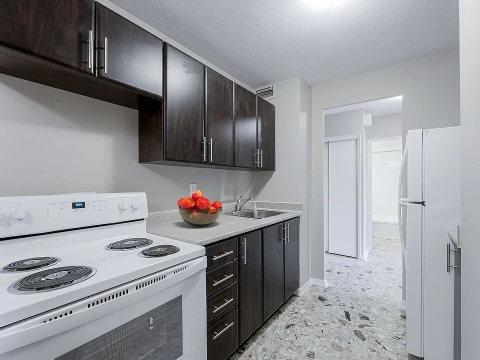 100 Roehampton Ave