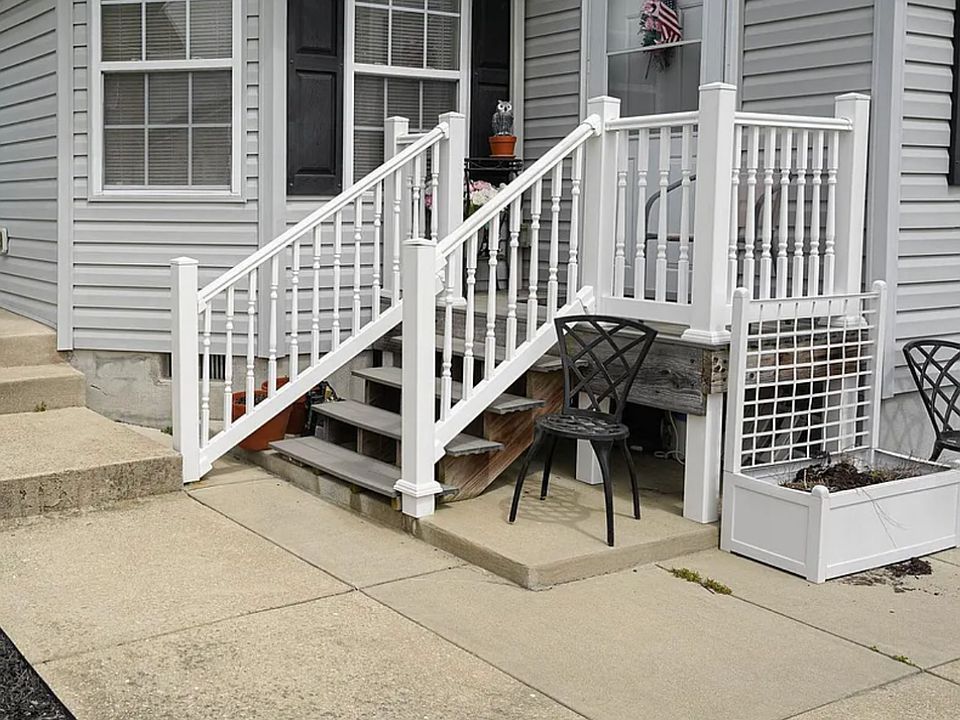 1st image of 11762 Buckingham Dr #A