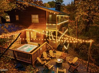 1318 N Baden Dr, Gatlinburg, TN 37738