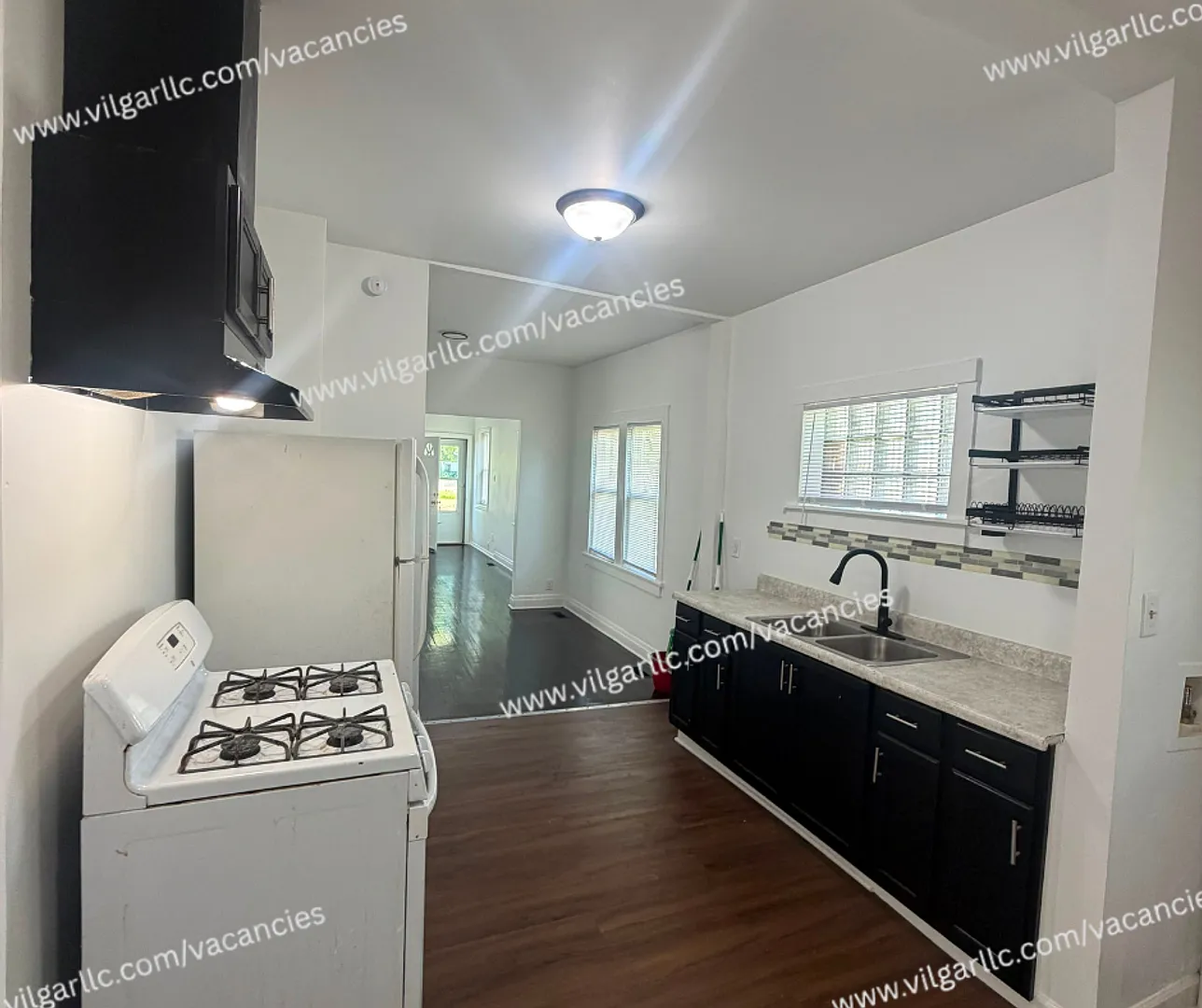 Newly Renovated 3 Bedroom 1 Bathroom Home — Photo 4