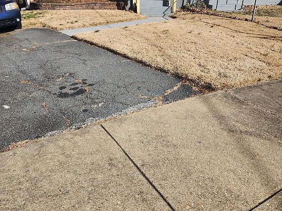 3rd image of 4541 Akron St