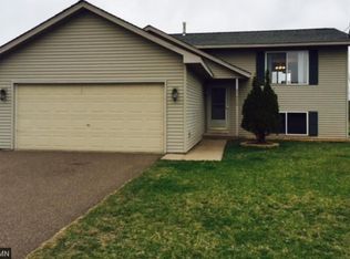 40403 Grizzly Ln, North Branch, MN 55056