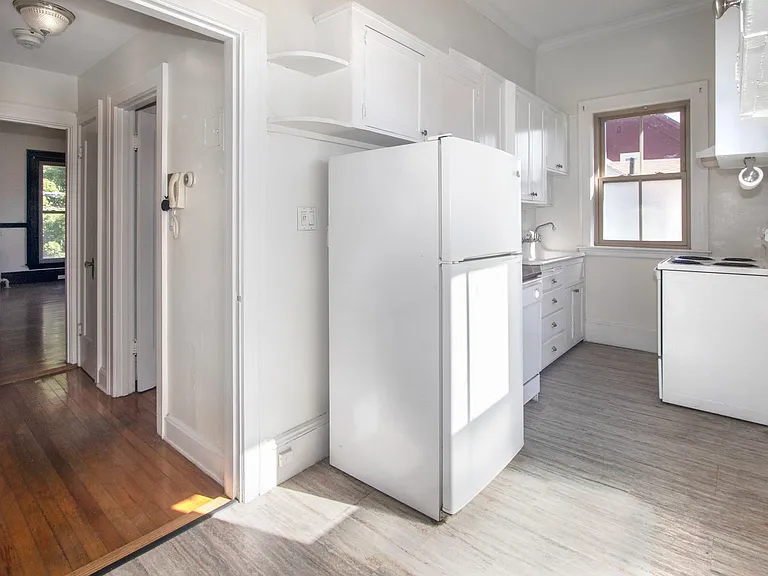 438 State St — Photo 4
