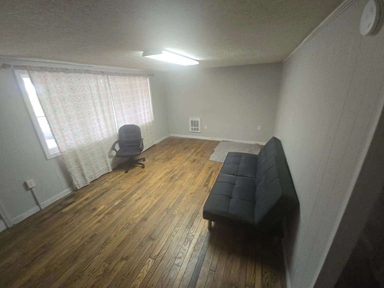 209/207 Burch Street - 209 Burch St House — Photo 2