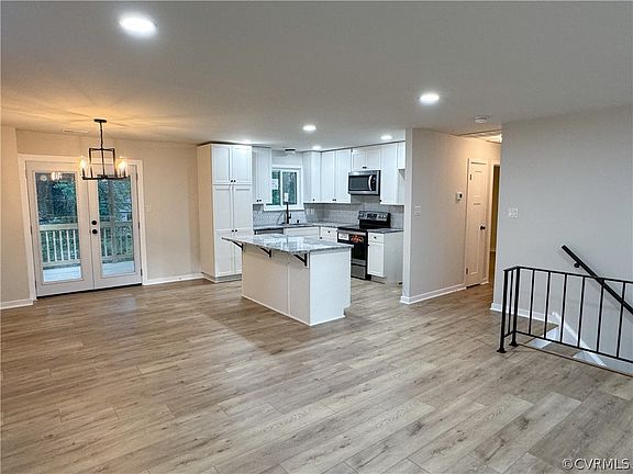 3rd image of 7409 Hawthorne Ave
