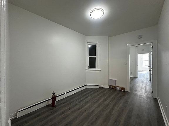 4th image of 337 Whiton St #1R
