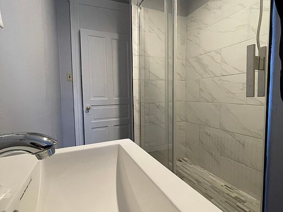 5th image of 54 Lincoln Dr #2