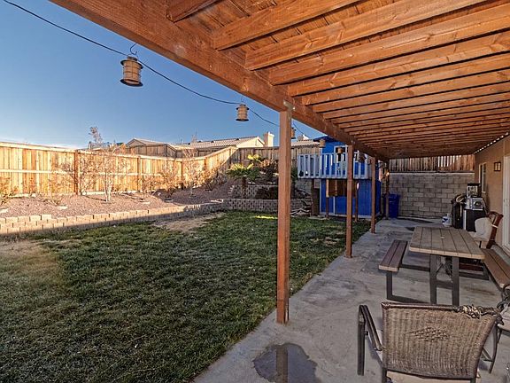 5th image of 15989 Carmelia Dr