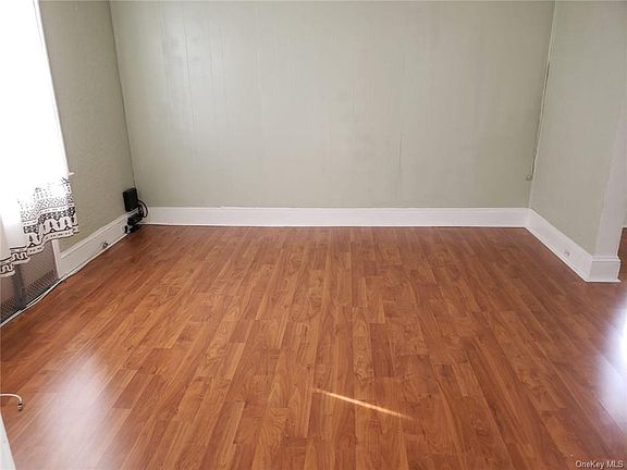 5th image of 23 Rossiter Ave Floor 2