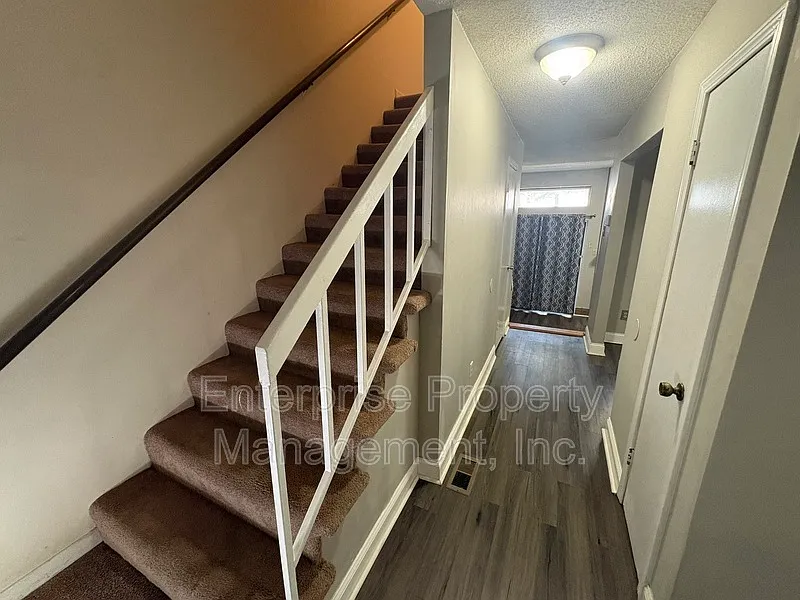 2 bed, 2.5 bath, 1500 sqft, $1,375 — Photo 2