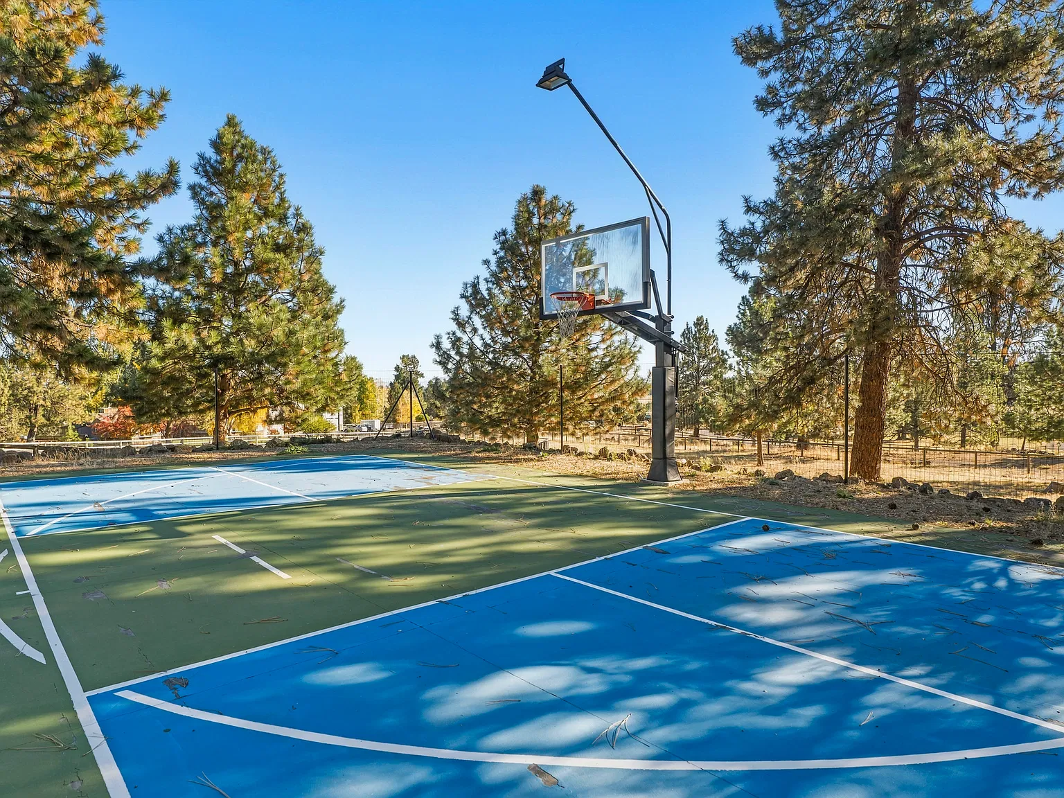 4 bed, 2.5 bath, 2755 sqft, $4,500 — Photo 3