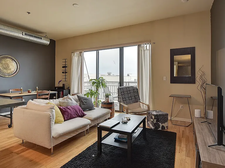 1924 N Hubbard St #413 — Photo 2