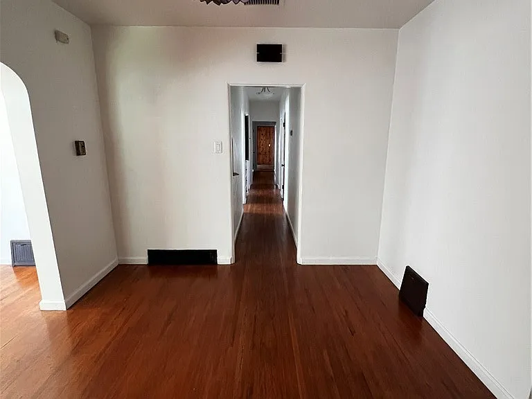 484 W 25th St — Photo 17
