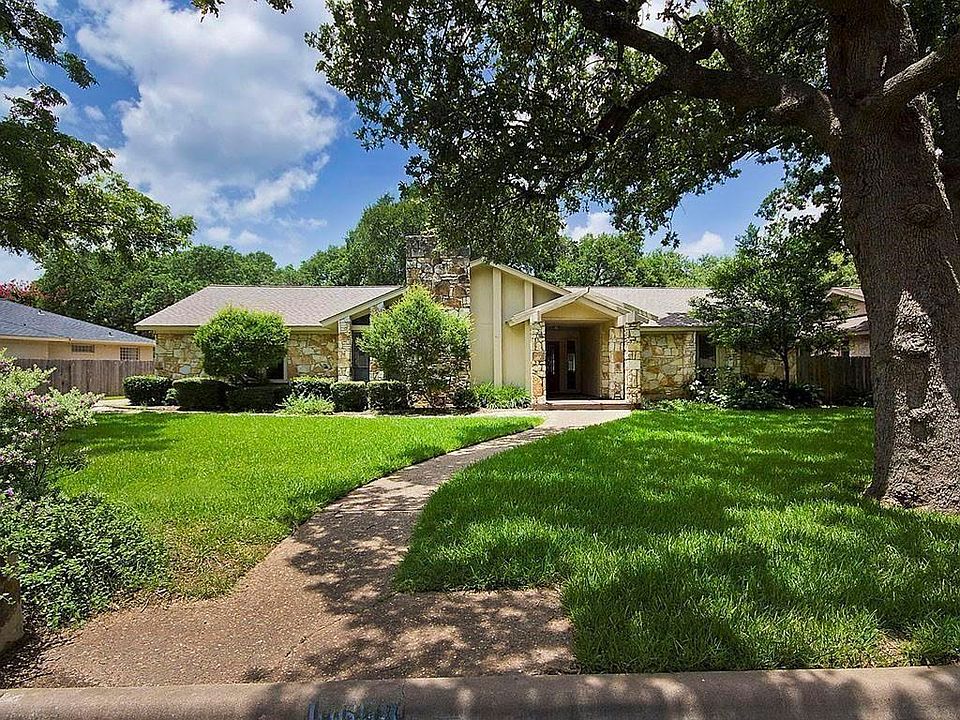 1st image of 10608 Fountainbleu Cir