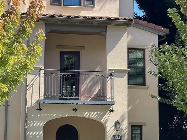 121 Easy St, Mountain View, CA 94043