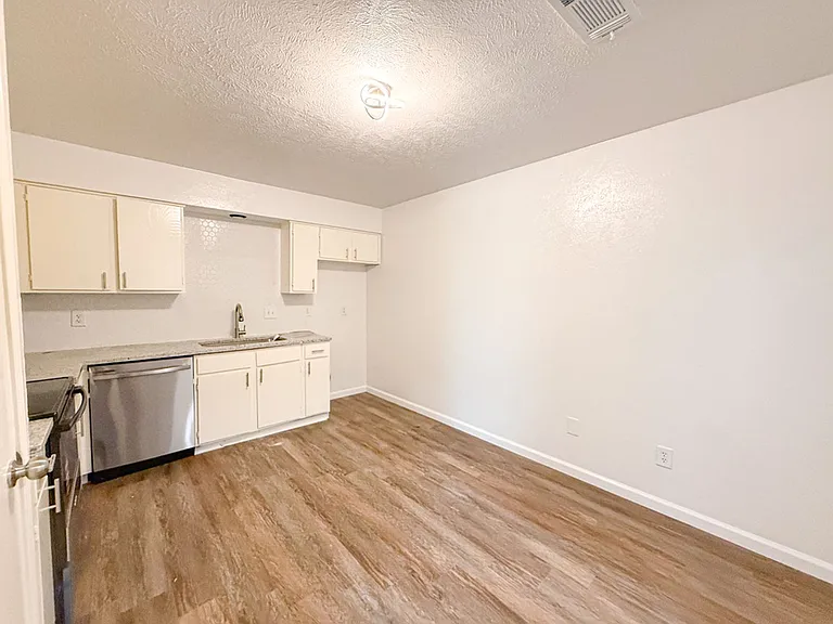 5413-5415 Brookhollow Dr — Photo 6
