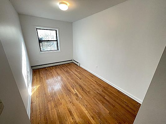 4th image of 684 Willoughby Ave #2