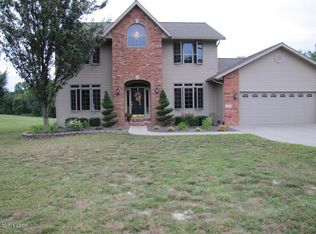 720 Briarwood Ln, Pinckneyville, IL 62274