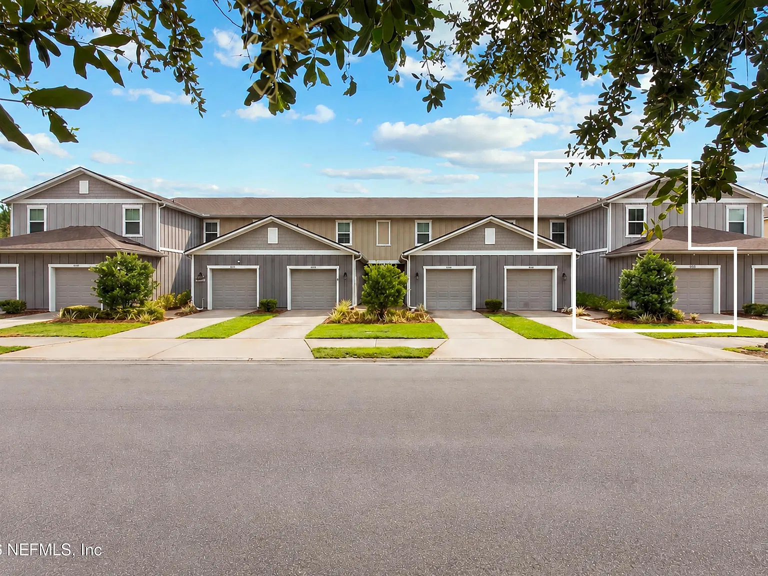 3 bed, 2.5 bath, 1492 sqft, $2,050 — Photo 2