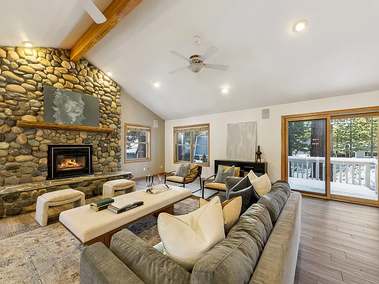 926 Tanglewood Dr — Photo 4