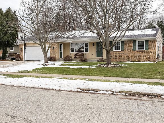 3rd image of 3761 Algonac Dr SW