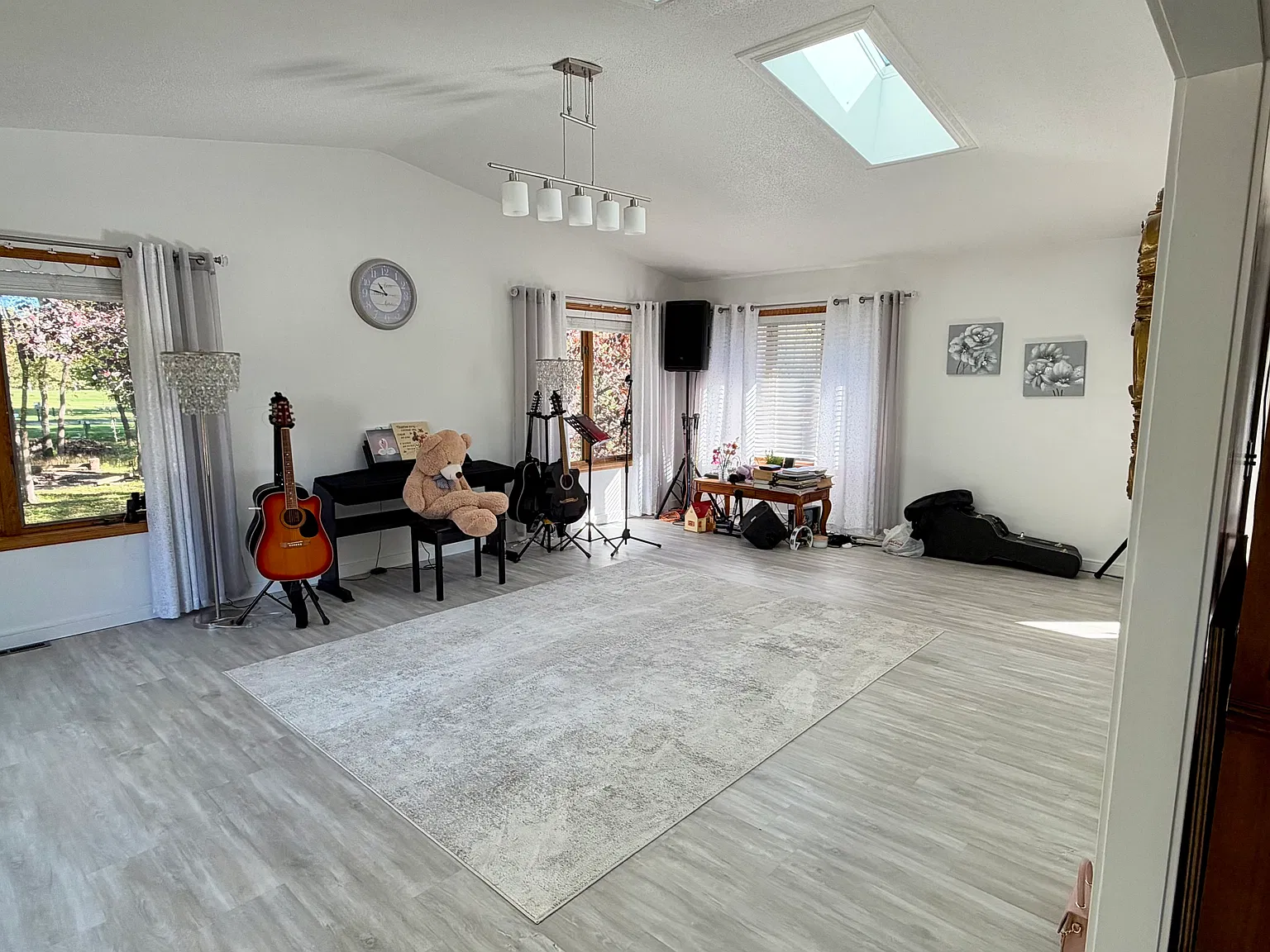 4 bed, 2580 sqft, $2,700 — Photo 4