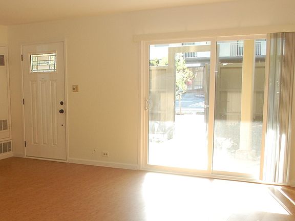 4th image of 2102 Admiralty Ln