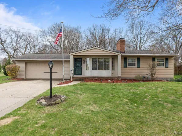 55 Minnetonka Dr, Oxford, MI 48371
