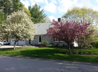 4 Woodknoll Dr, North Hampton, NH 03862